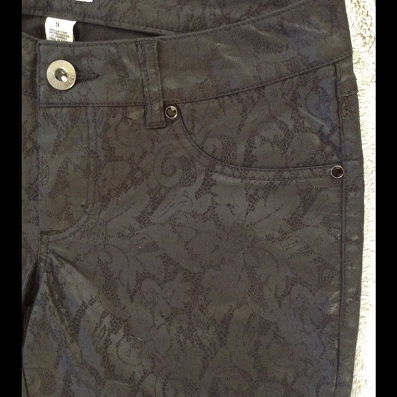 Black Flower Pants Size 9 - Picture 10 of 13